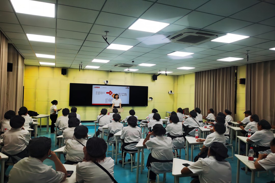 28圈餐饮集团开展2023年度秋季学期开学前食堂事情人员专项培训